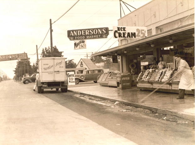 Anderson's Food Market at 3417 SE 82nd in Portland, 1937. (City of Portland Archives via Vintage Portland)