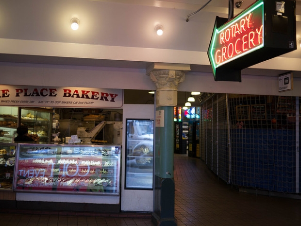 Sign in the Main Arcade near Pike Street pointing to Rotary Grocery (Photo by author; larger on Flickr)